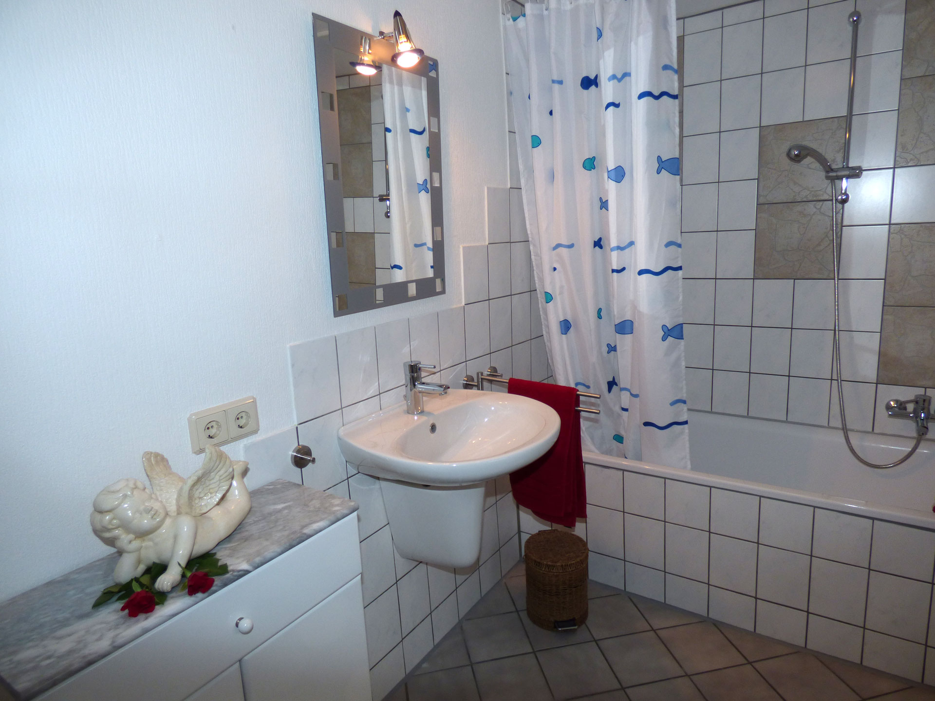 Ferienhaus in der Eifel und ein helles Badezimmer ist auch dabei